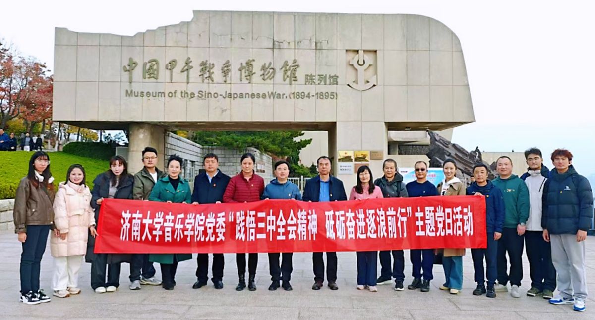 劉公島合影微信圖片_20241119154036_副本.jpg